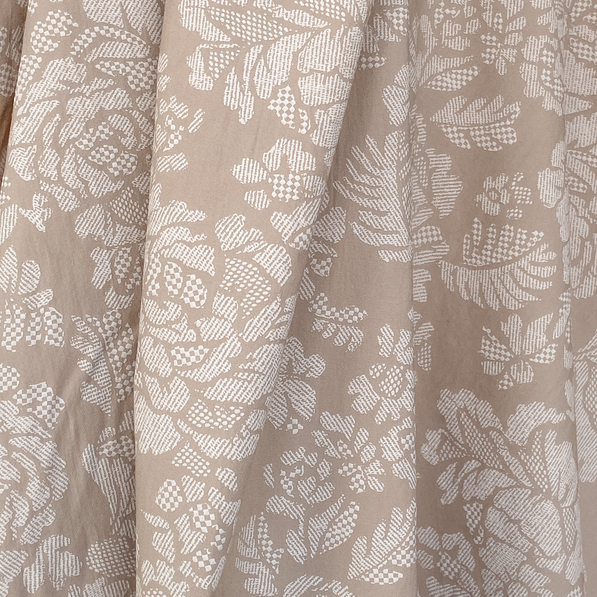 Hokkoh_FloralTexture_CottonFabric_StitchPieceLoop_Australia_Taupe_Detail