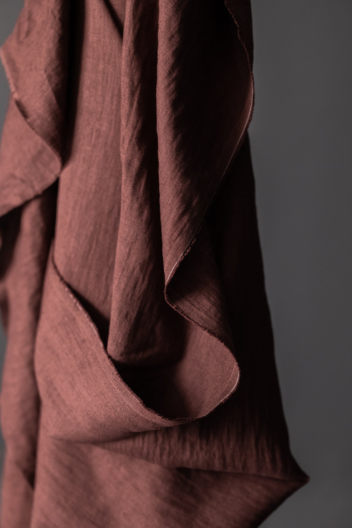 European Laundered Linen 185gsm in Oxblood | Merchant & Mills designer sewing fabric | Stitch Piece Loop | Online Fabric Store | Designer Sewing Fabric & Supplies | Noosa Heads